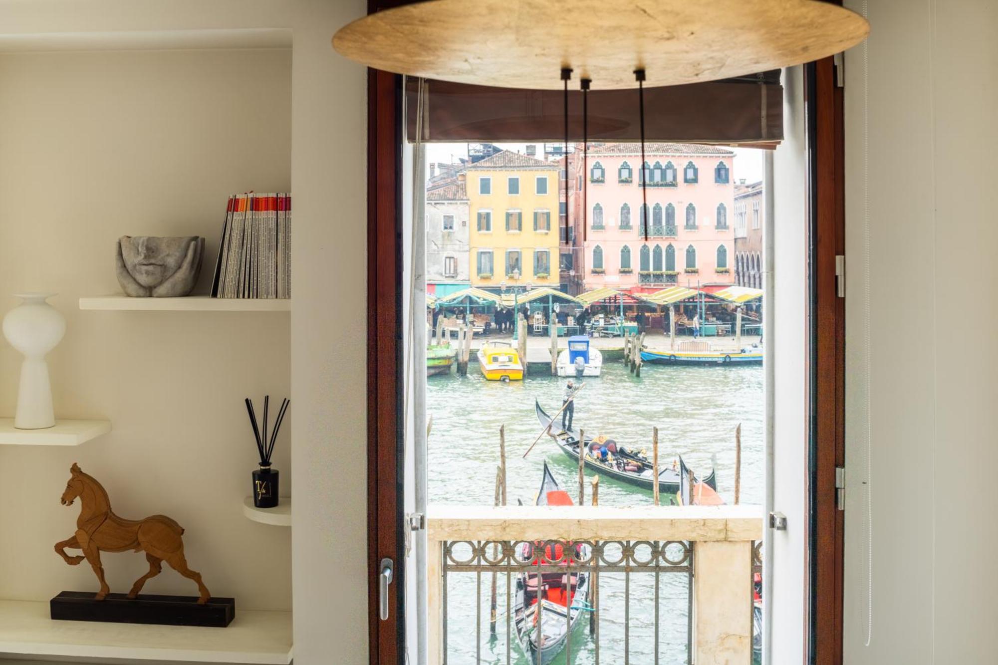 Grand Canal Luxury Apartment With Terrace R&R Венеция Екстериор снимка